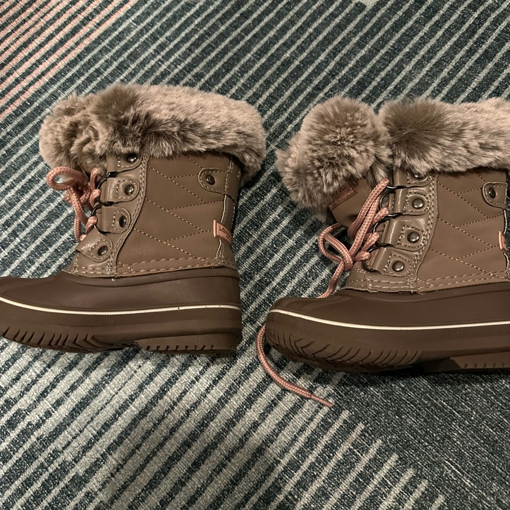 London Fog Brown Kids Snow Boots with Fur Trim
